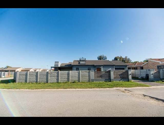 3 BEDROOM HOUSE FOR SALE IN FAIRVIEW